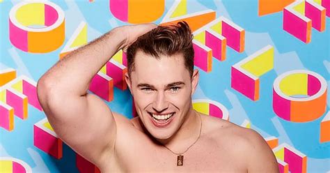 curtis pritchard naked|Love Island 2019: Curtis Pritchard appears naked thanks to